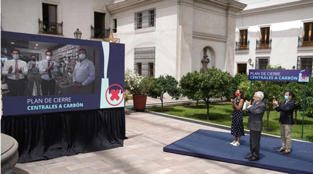 Presidente-Piñera-junto-a-Ministro-Jobet--Central-de-carbón-Ventana